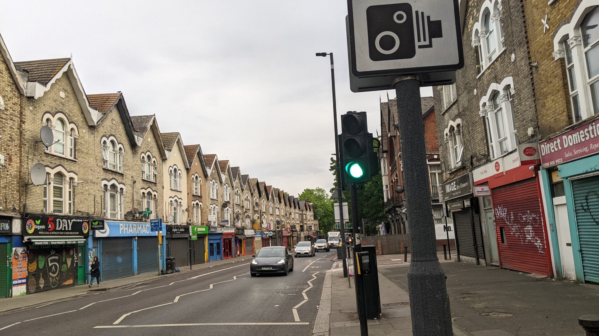 Living in London vs. New York as an expat Solo Vagabond